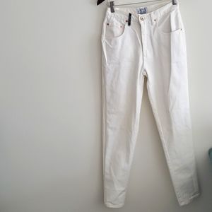 Carolina Blues white pants slim fit branded size 6 100% cotton